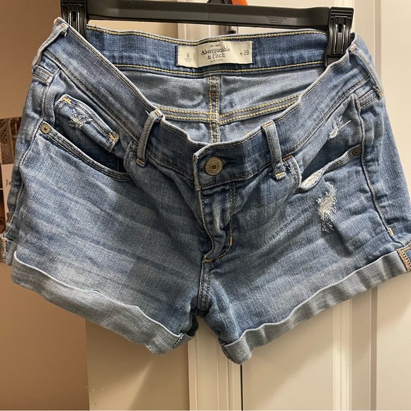 Abercrombie and fitch Jean shorts size 6 - Picture 1 of 3